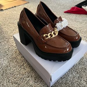 Heeled loafers